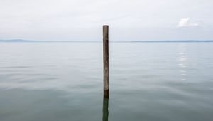 Превью обои свая, вода, море, минимализм