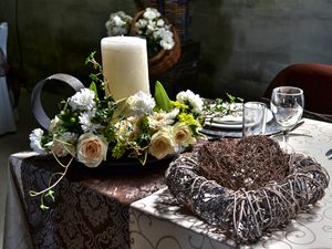 Превью обои свеча, букет, цветы, стол, декорация, сервировка