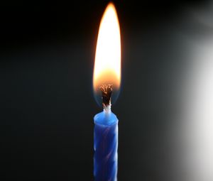Превью обои свеча, фитиль, огонь, воск, синий