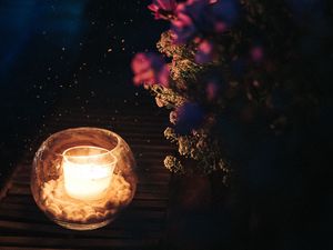 Превью обои свеча, искры, цветы, ночь, темный