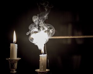 Превью обои свеча, огонь, дым, темнота