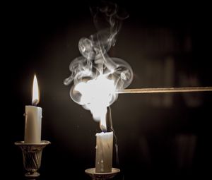 Превью обои свеча, огонь, дым, темнота