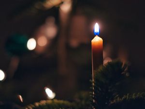 Превью обои свеча, огонь, елка, новый год, рождество
