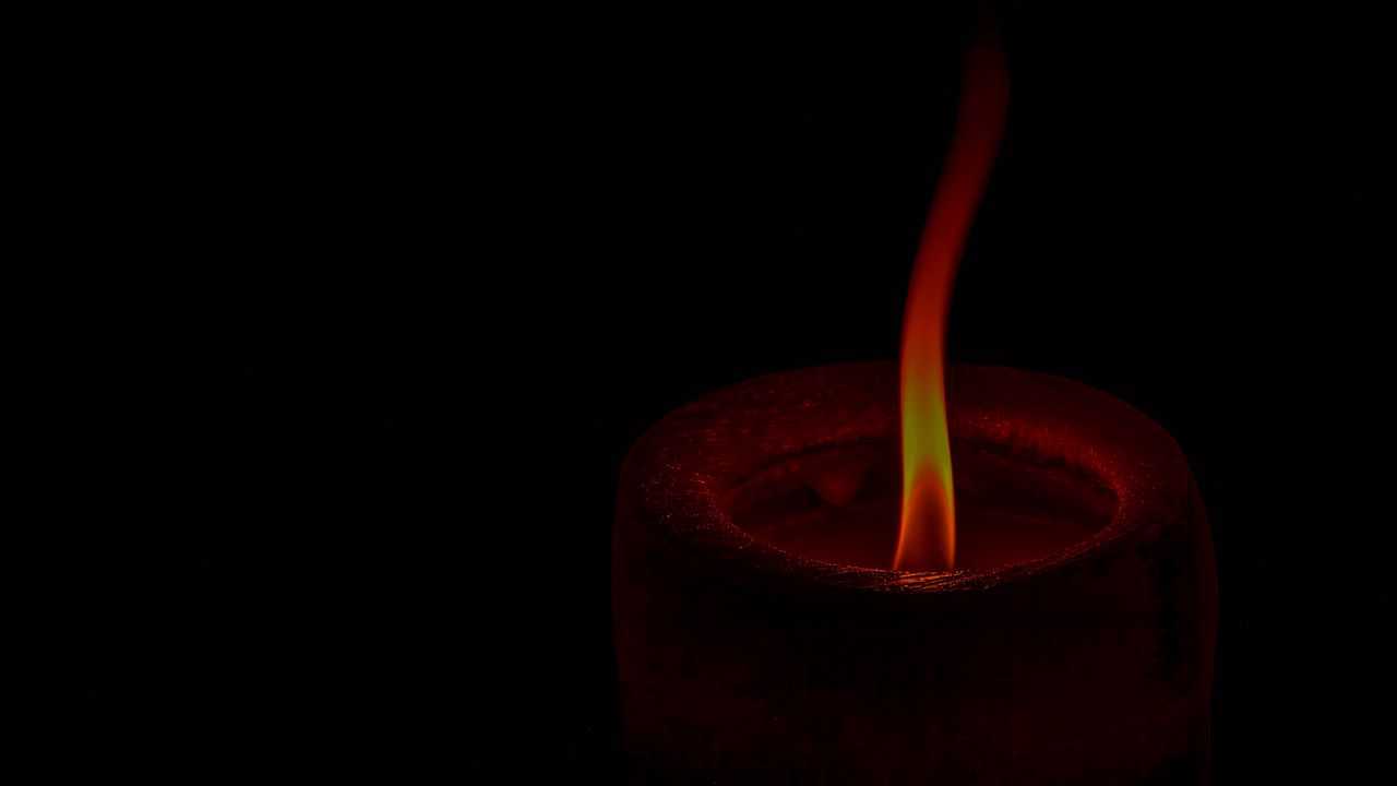 Обои свеча, огонь, пламя, темный, черный фон