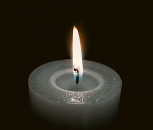Превью обои свеча, огонь, темный