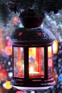 Превью обои свеча, подсвечник, фонарик, ветка, снег, зима, снежинки, елка