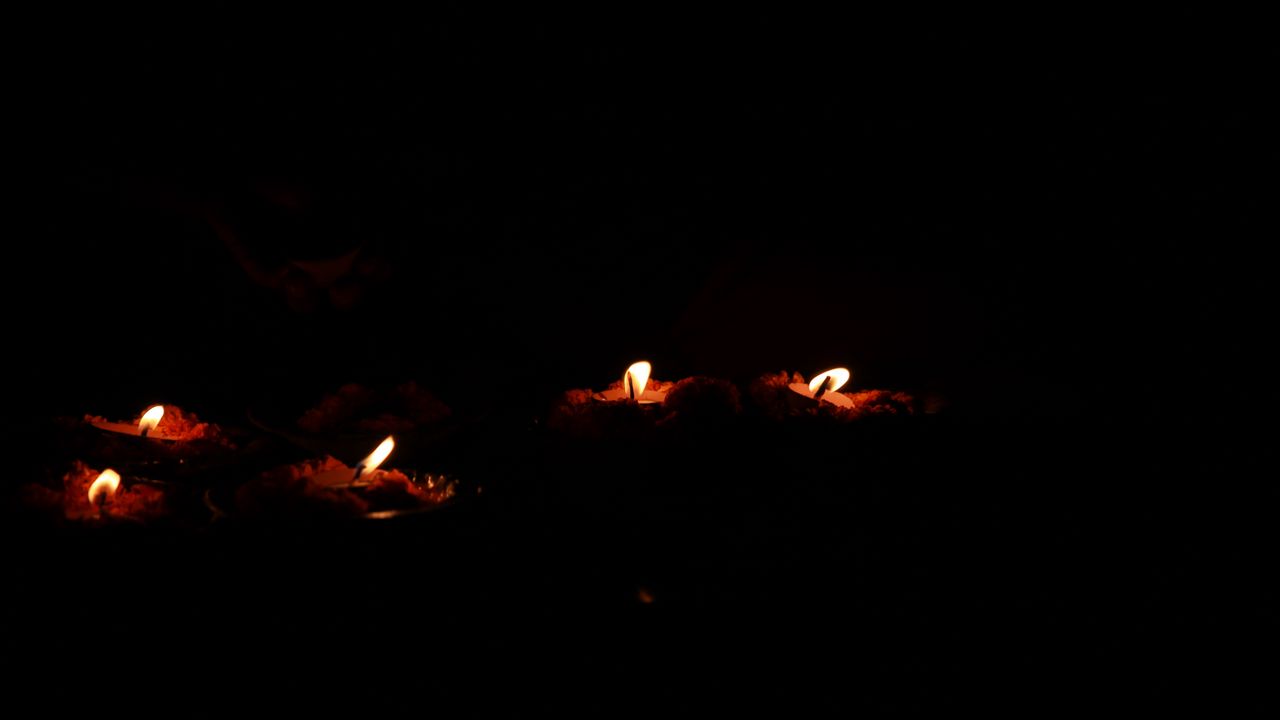 Обои свечи, огонь, пламя, черный