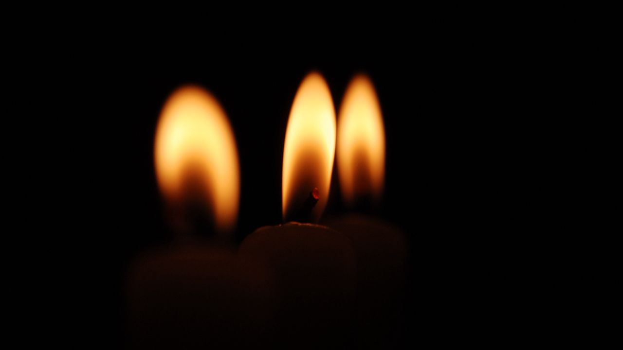 Обои свечи, пламя, темнота, фитиль