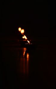 Превью обои свечи, пламя, тени, темный