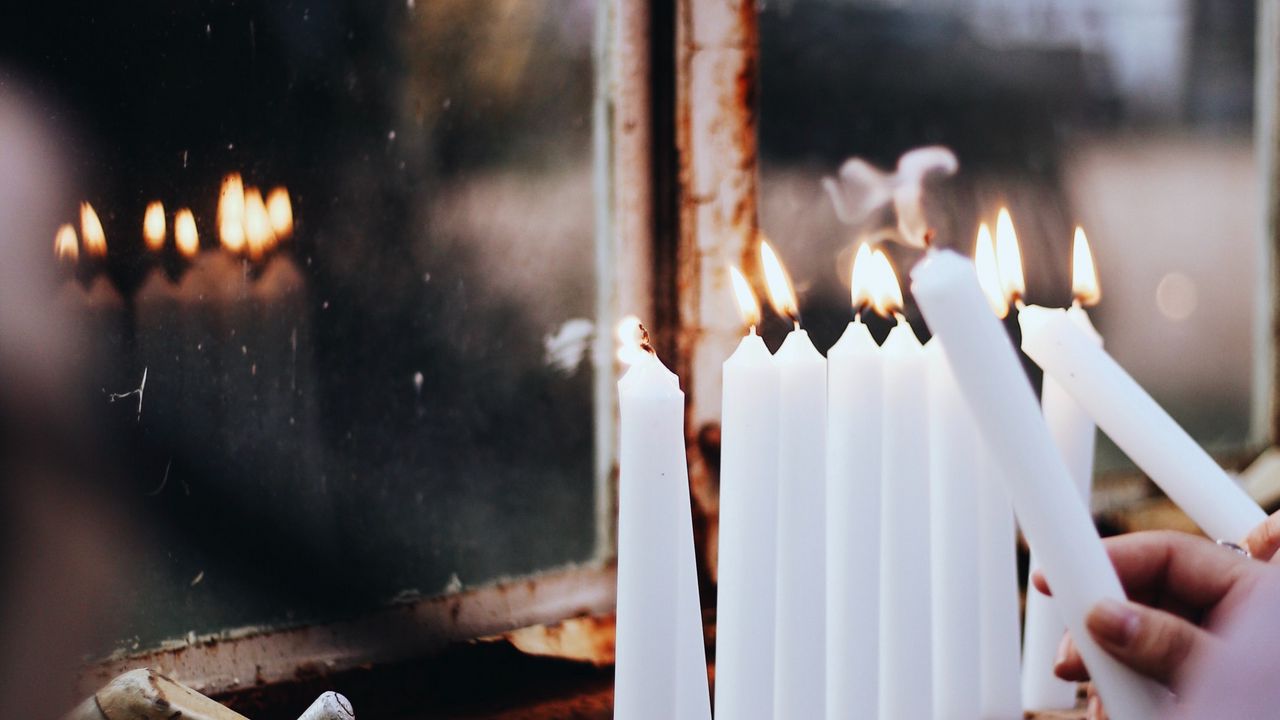 Обои свечи, подсвечник, огонь, свет, ритуал