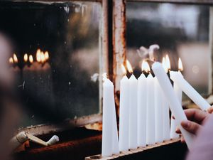 Превью обои свечи, подсвечник, огонь, свет, ритуал