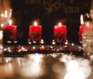 Превью обои свечи, украшения, гирлянды, праздник, рождество