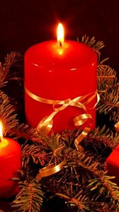 Превью обои свечи, ветка, хвоя, огонь, подарок, праздник, рождество