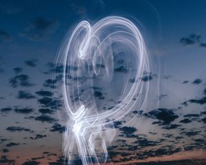 Превью обои свет, движение, сердце, длинная выдержка, ночь, темный