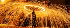 Превью обои свет, искры, вращение, фризлайт, длинная выдержка