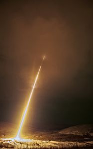 Превью обои свет, ракета, темнота