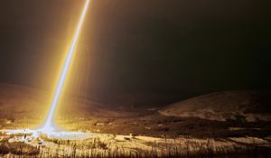 Превью обои свет, ракета, темнота