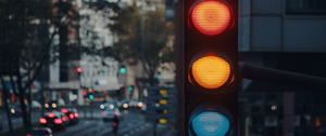 Превью обои светофор, город, свет