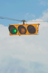 Превью обои светофор, небо, облака