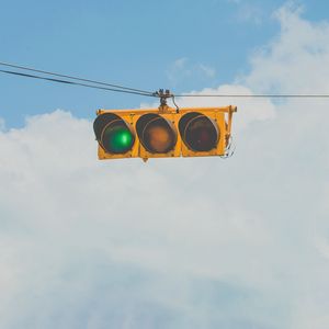 Превью обои светофор, небо, облака