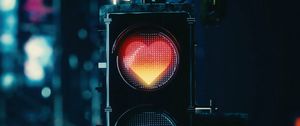 Превью обои светофор, сердце, сигнал, красный, любовь