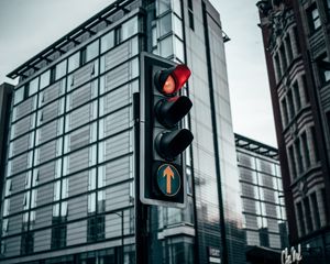 Превью обои светофор, сигнал, красный, город, здания