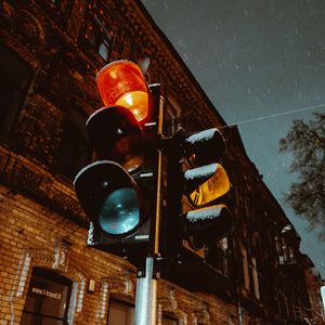 Превью обои светофор, снег, ночь, свет