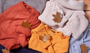 Превью обои свитеры, листья, осень, уют