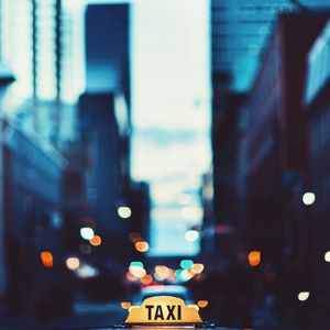 Превью обои такси, город, надпись