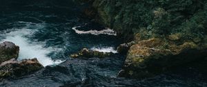 Превью обои течение, скалы, вода, деревья