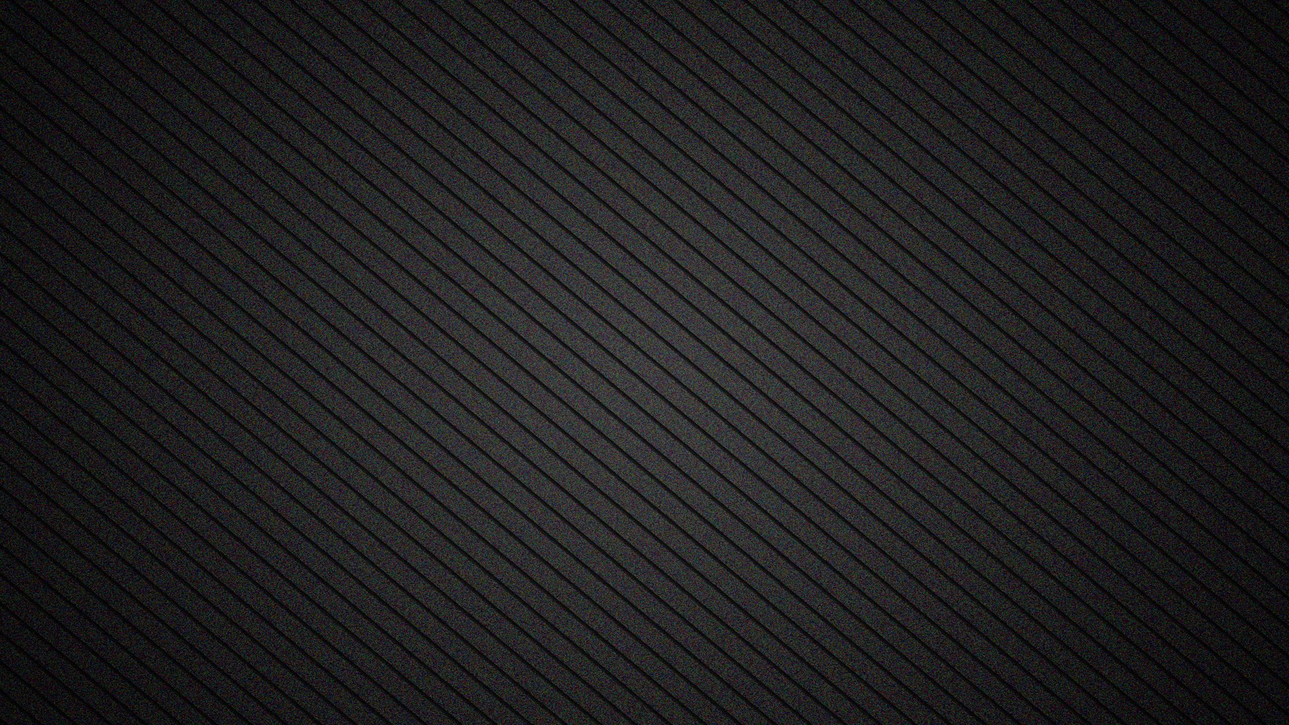2560x1440 текстура, полосы, наискось, тень, фон, чёрный обои 16:9.