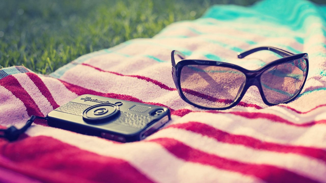 Обои телефон, очки, полотенец, лето, пляж