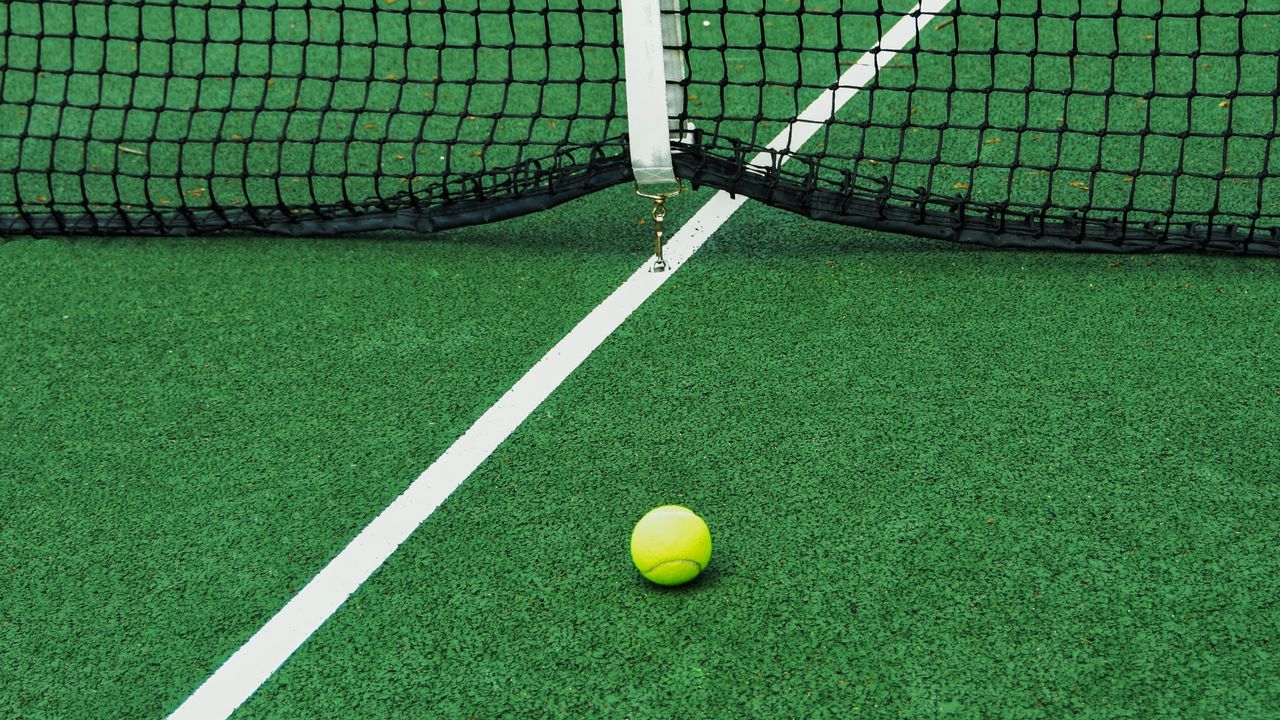 Обои теннис, корт, сетка, мяч, спорт