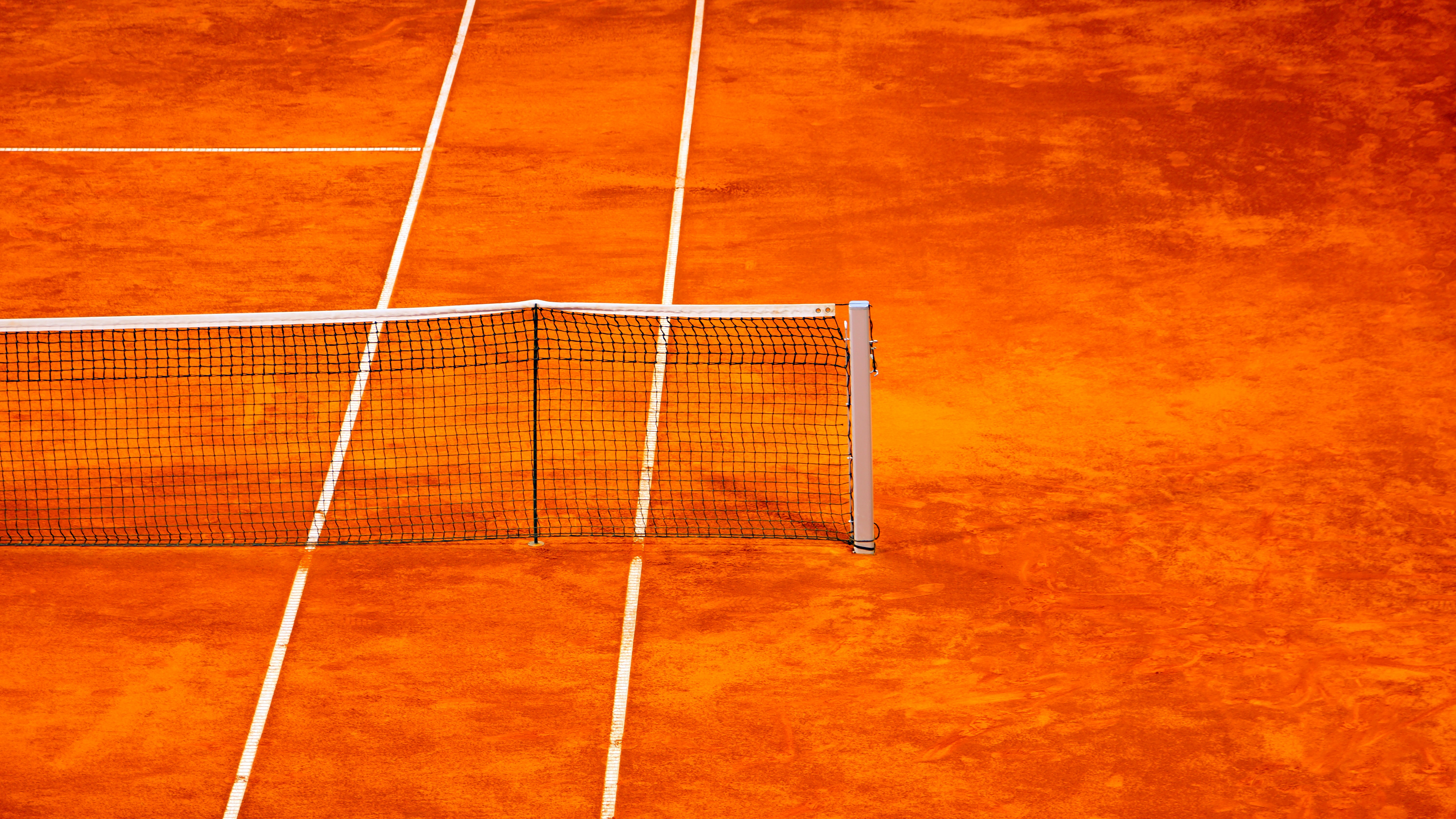 Теннис сетка игры. Теннисная сетка. Теннисный корт сетка. Подпорки для теннисной сетки. Теннисный корт оранжевый.
