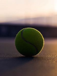 Превью обои теннисный мяч, асфальт, тень, спорт, изгиб