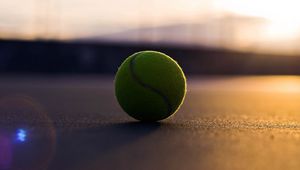 Превью обои теннисный мяч, асфальт, тень, спорт, изгиб