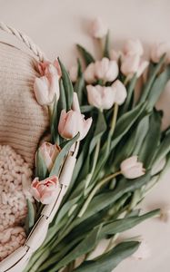 Превью обои тюльпаны, букет, корзинка, розовые, цветы, весенний
