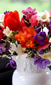 Превью обои тюльпаны, фрезия, цветы, букет, кувшин, окно