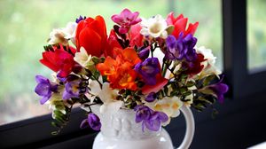 Превью обои тюльпаны, фрезия, цветы, букет, кувшин, окно