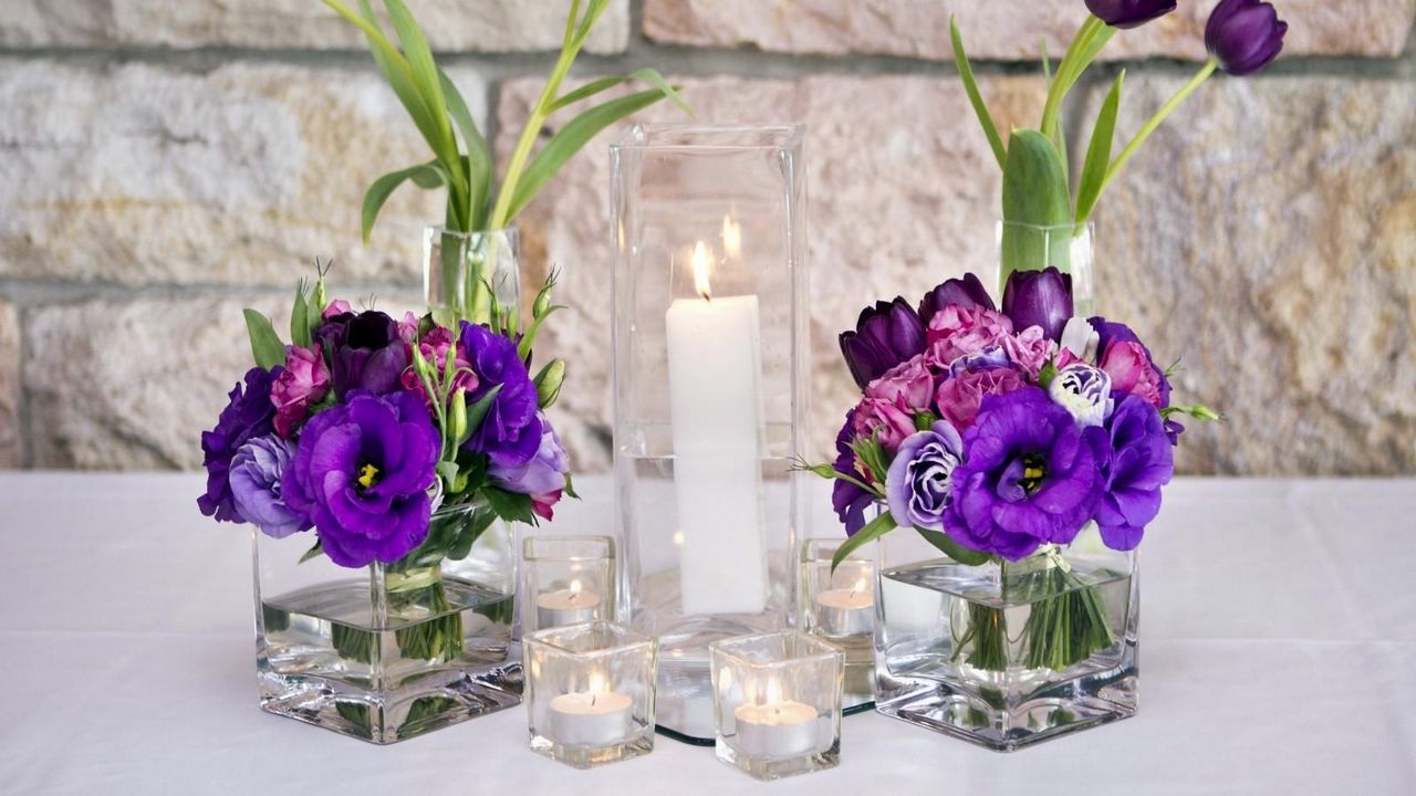 Обои тюльпаны, лизиантус рассела, цветы, свечи, стаканы