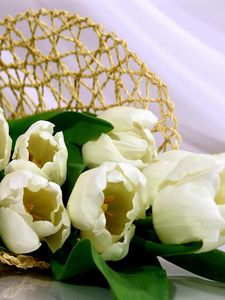 Превью обои тюльпаны, цветы, белые, букет, плетение, кулек