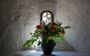 Превью обои тюльпаны, цветы, букет, ваза, окно, стены