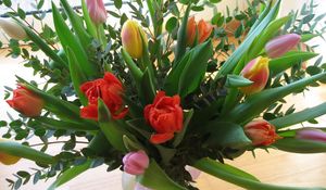 Превью обои тюльпаны, цветы, букет, зелень, ваза, красота