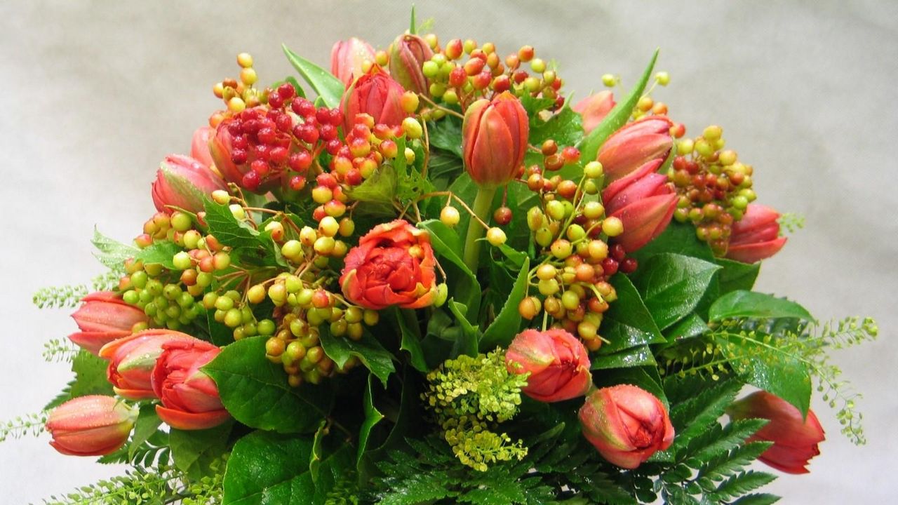 Обои тюльпаны, цветы, букет, композиция, листья, зелень, оформление