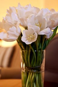 Превью обои тюльпаны, цветы, букет, ваза, свечи, романтика