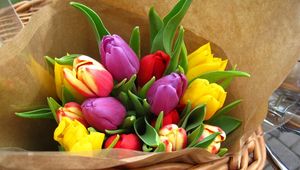 Превью обои тюльпаны, цветы, яркие, букет, бумага