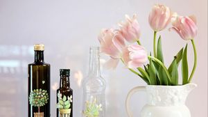 Превью обои тюльпаны, цветы, лепестки, кувшин, бутылки