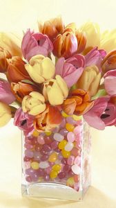 Превью обои тюльпаны, цветы, ваза, камни, декоративные