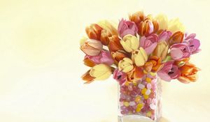Превью обои тюльпаны, цветы, ваза, камни, декоративные