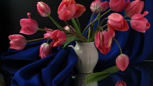Превью обои тюльпаны, цветы, ваза, ткань, стол, отражение